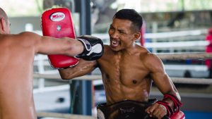 trainer soleh holding pads