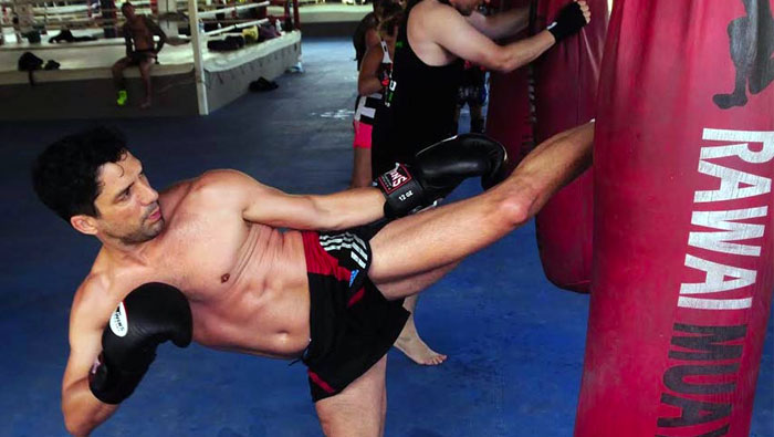 clase de grupo de muay thai