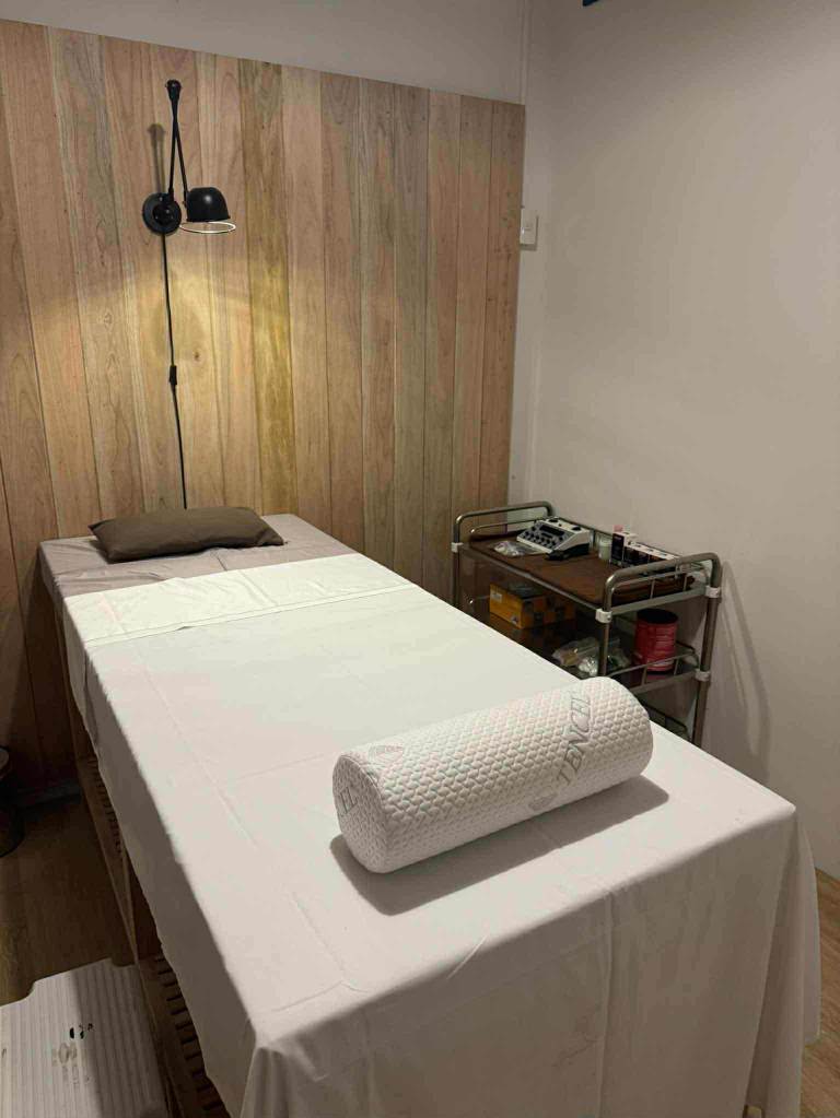 massage table